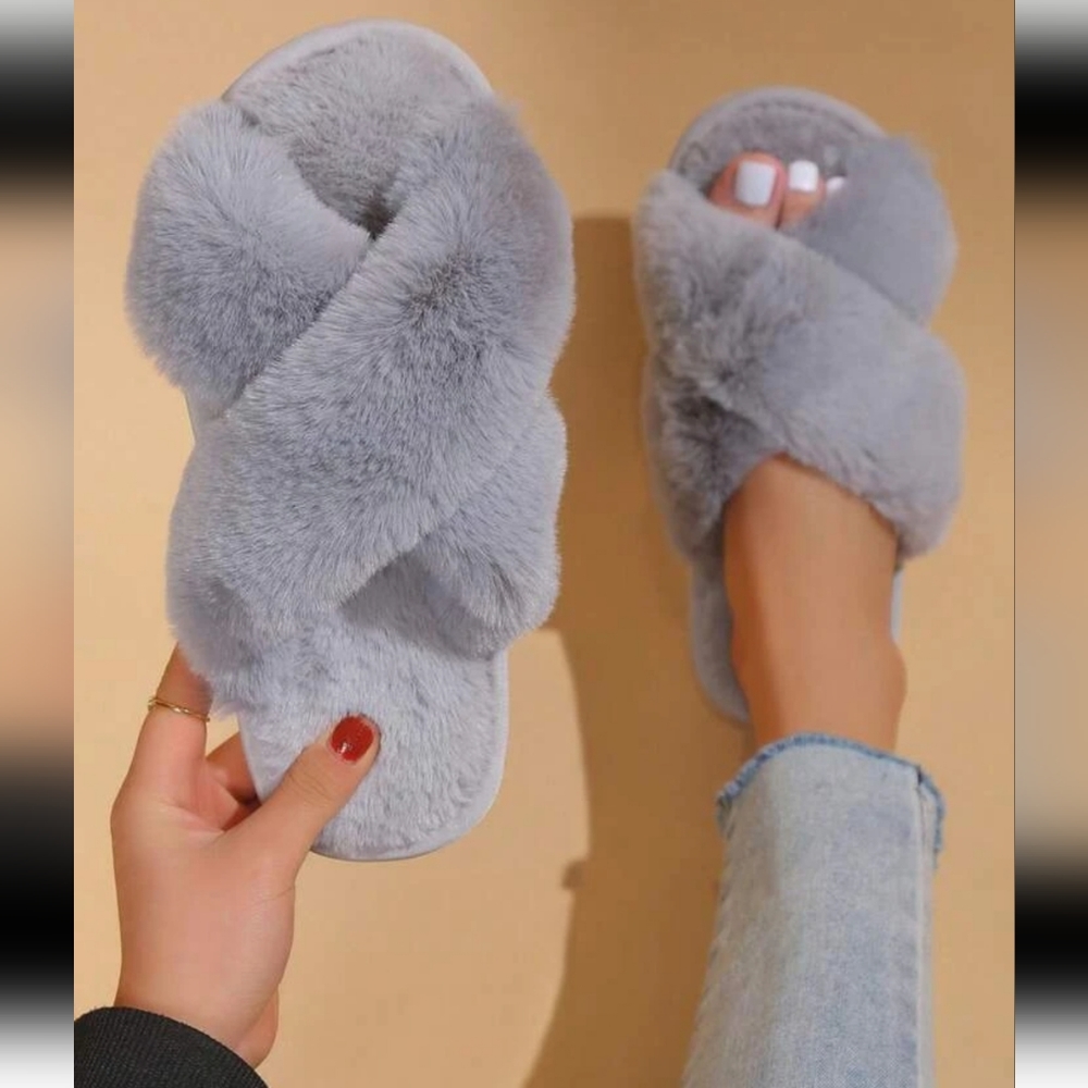 KOOBA Fluffy Slippers NWT